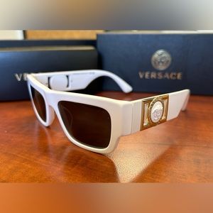 Versace VE44161U sunglasses brand new. Never used